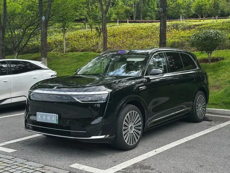 Wenjie M8 2025 Extended Range Ultra 6-Seat 4WD (192-line LiDAR) — миниатюра 1