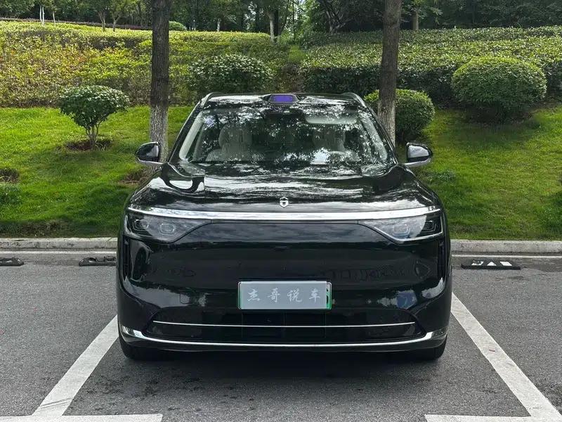 Wenjie M8 2025 Extended Range Ultra 6-Seat 4WD (192-line LiDAR) — миниатюра 2