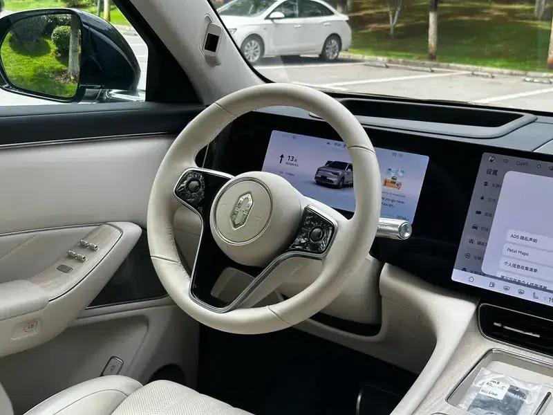 Wenjie M8 2025 Extended Range Ultra 6-Seat 4WD (192-line LiDAR) — миниатюра 15