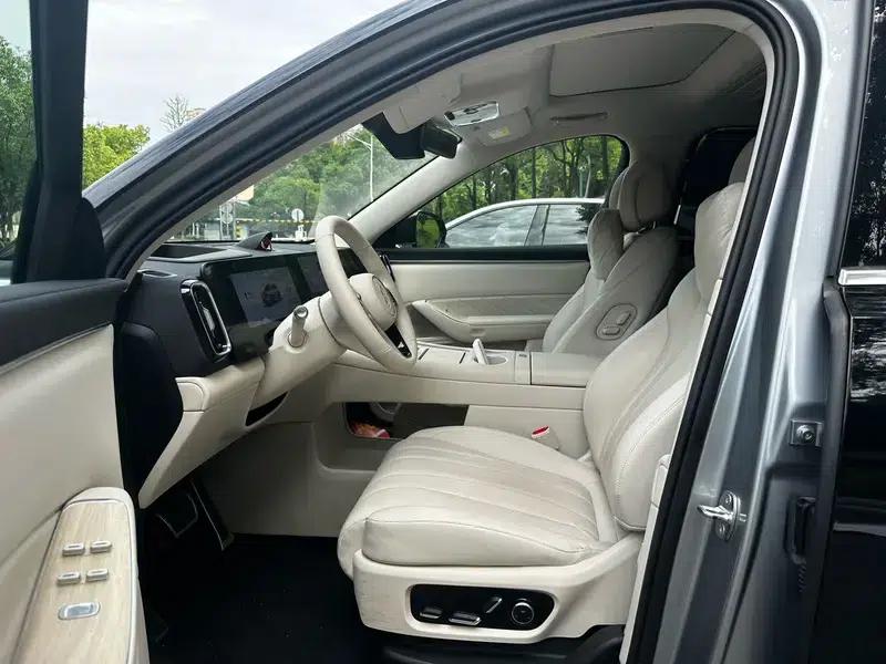 Wenjie M8 2025 Extended Range Ultra 6-Seat 4WD (192-line LiDAR) — миниатюра 17