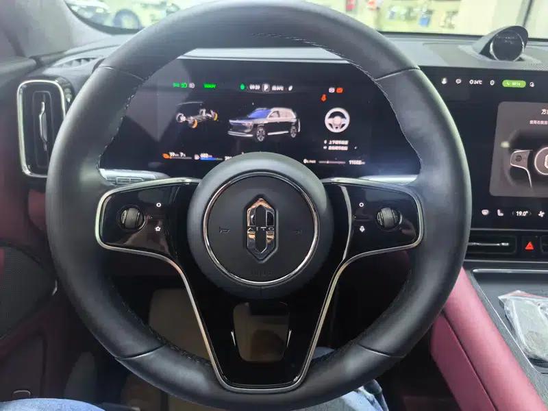 Wenjie M8 2025 Extended Range Ultra 5-Seat 4WD (192-line LiDAR) — миниатюра 10