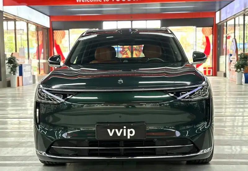 Wenjie M8 2025 Extended Range Ultra 6-Seat 4WD (192-line LiDAR) — миниатюра 2