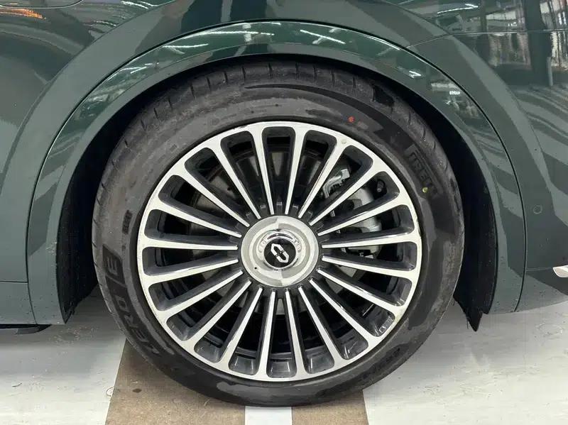Wenjie M8 2025 Extended Range Ultra 6-Seat 4WD (192-line LiDAR) — миниатюра 5