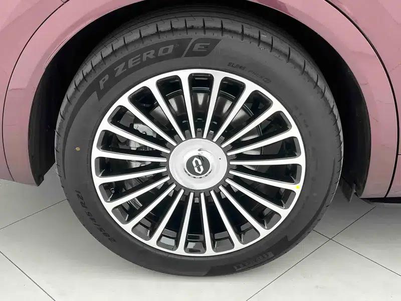 Wenjie M8 2025 Extended Range Max+ 6-Seat 4WD Version (192-line LiDAR) — миниатюра 14