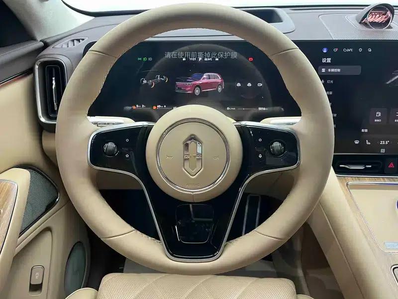 Wenjie M8 2025 Extended Range Max+ 6-Seat 4WD Version (192-line LiDAR) — миниатюра 18
