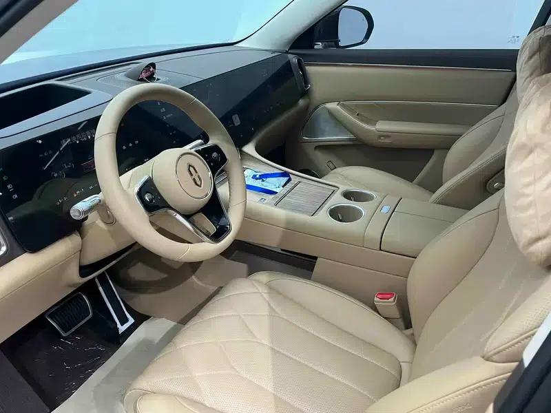 Wenjie M8 2025 Extended Range Max+ 6-Seat 4WD Version (192-line LiDAR) — миниатюра 21