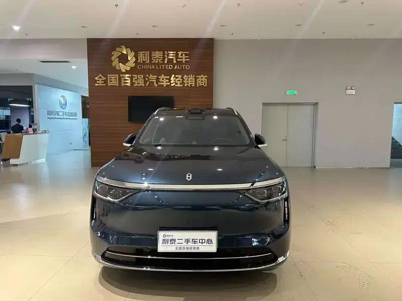 Wenjie M8 2025 Extended Range Ultra 5-Seat 4WD (192-line LiDAR) — миниатюра 2