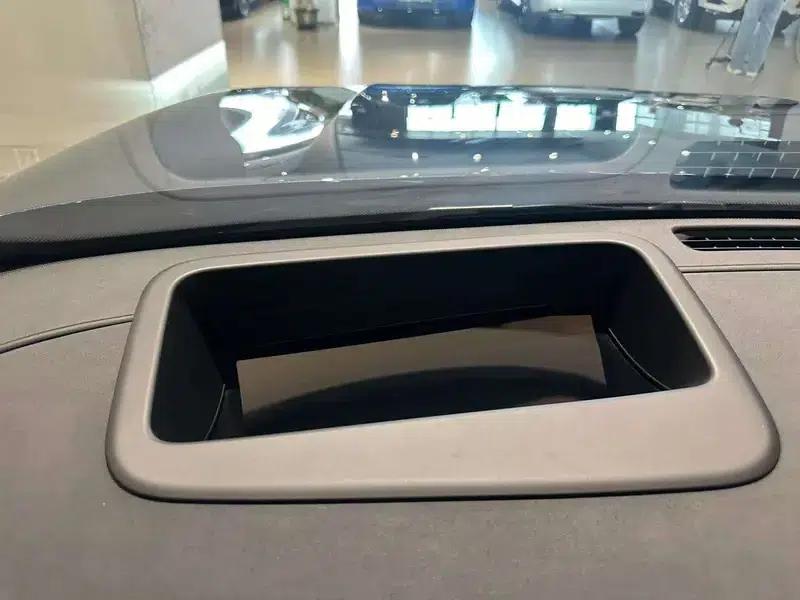 Wenjie M8 2025 Extended Range Ultra 5-Seat 4WD (192-line LiDAR) — миниатюра 13