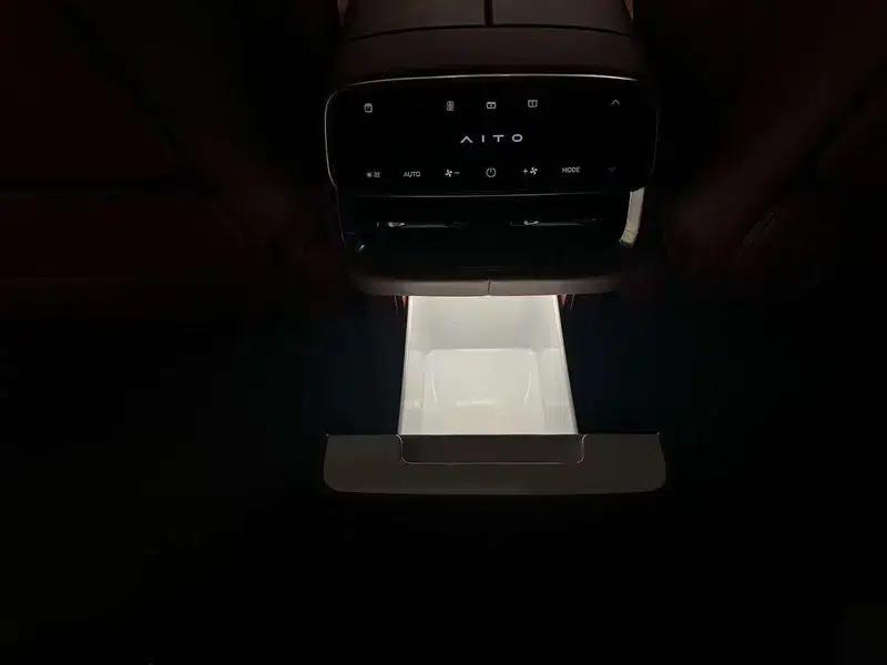 Wenjie M8 2025 Extended Range Ultra 5-Seat 4WD (192-line LiDAR) — миниатюра 19
