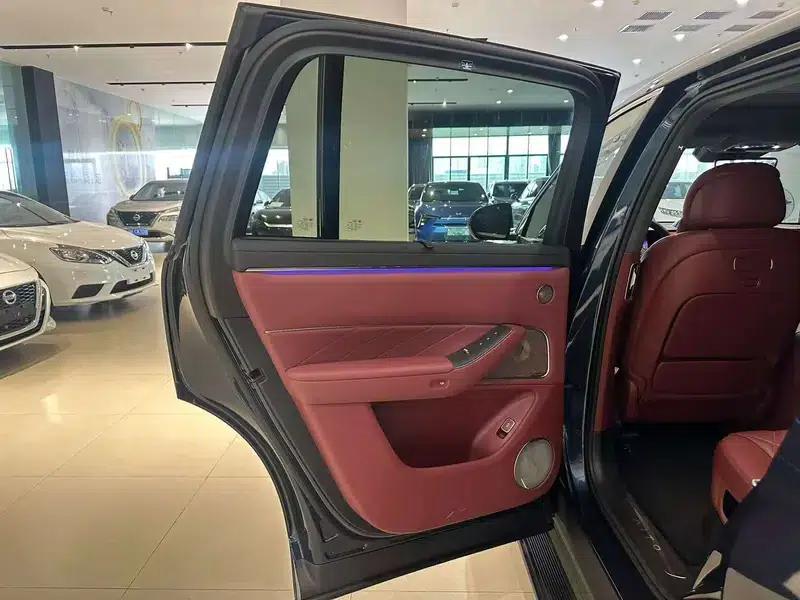Wenjie M8 2025 Extended Range Ultra 5-Seat 4WD (192-line LiDAR) — миниатюра 31