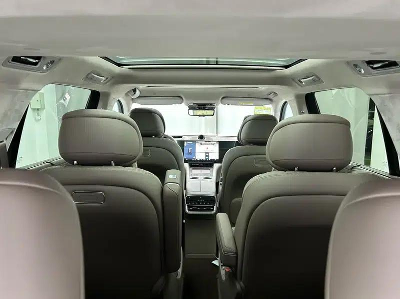Wenjie M8 2025 Extended Range Max+ 6-Seat 4WD Version (192-line LiDAR) — миниатюра 14
