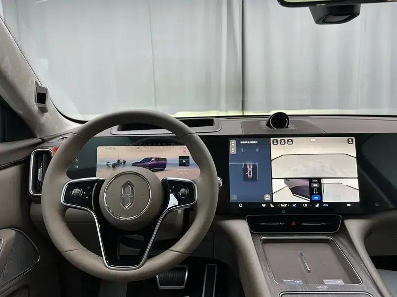 Wenjie M8 2025 Extended Range Max+ 6-Seat 4WD Version (192-line LiDAR) — миниатюра 15