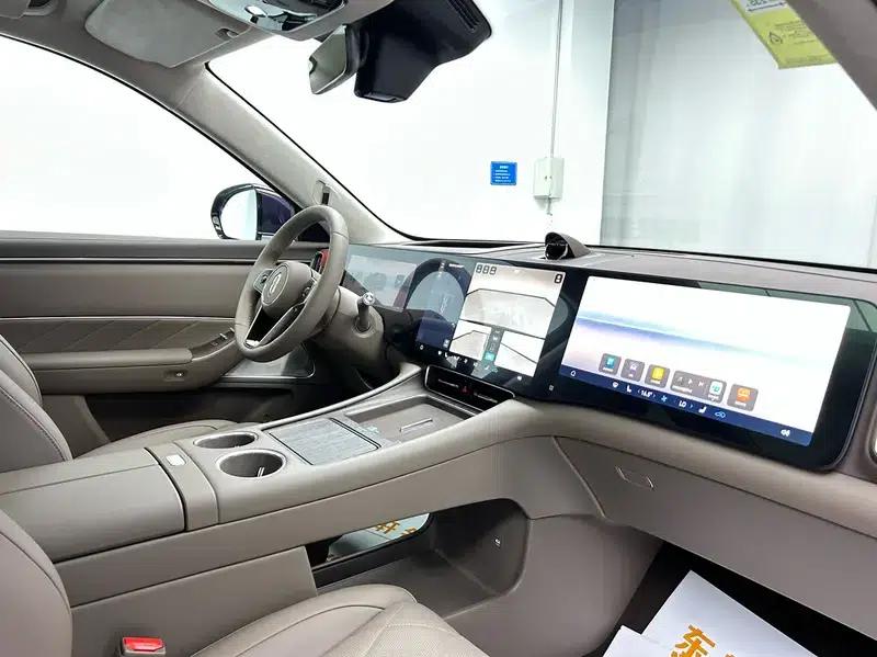Wenjie M8 2025 Extended Range Max+ 6-Seat 4WD Version (192-line LiDAR) — миниатюра 16