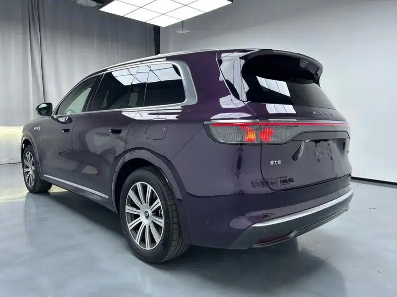 Wenjie M8 2025 Extended Range Max+ 6-Seat 4WD Version (192-line LiDAR) — миниатюра 3