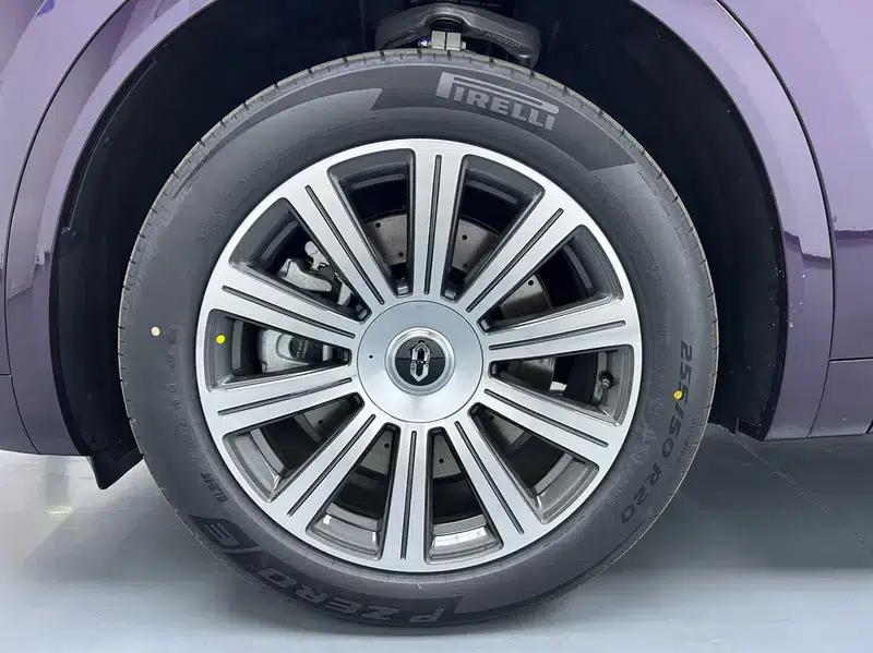 Wenjie M8 2025 Extended Range Max+ 6-Seat 4WD Version (192-line LiDAR) — миниатюра 10