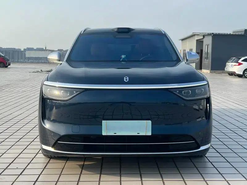 Wenjie M8 2025 Extended Range Ultra 6-Seat 4WD (192-line LiDAR) — миниатюра 2