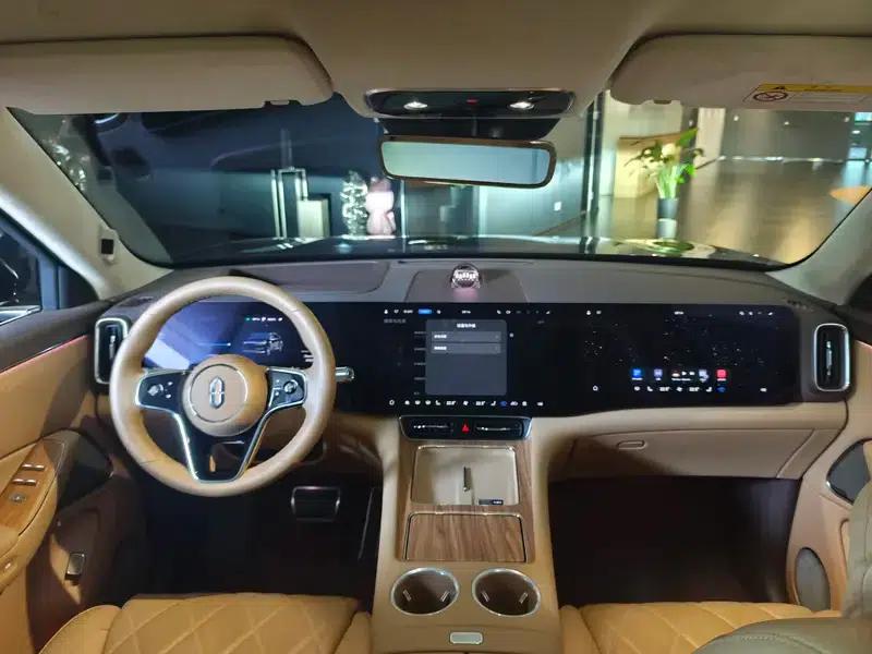 Wenjie M8 2025 235 Extended Range Version 4WD — миниатюра 4