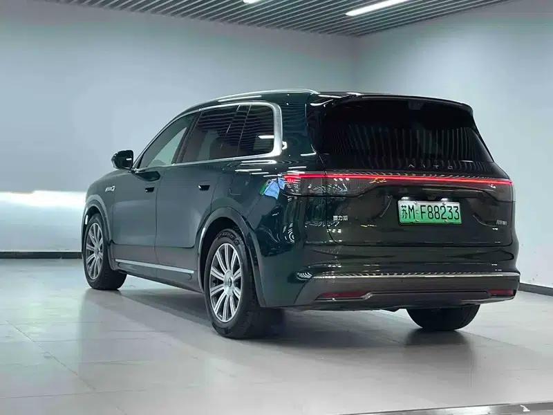 Wenjie M8 2025 Extended Range Max+ 5-Seat 4WD Version (192-line LiDAR) — миниатюра 4