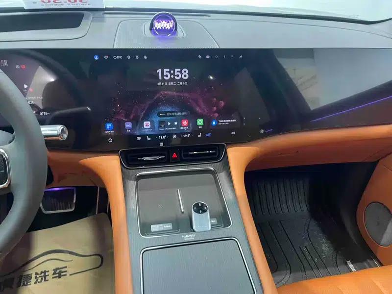 Wenjie M8 2025 Extended Range Max+ 5-Seat 4WD Version (192-line LiDAR) — миниатюра 7