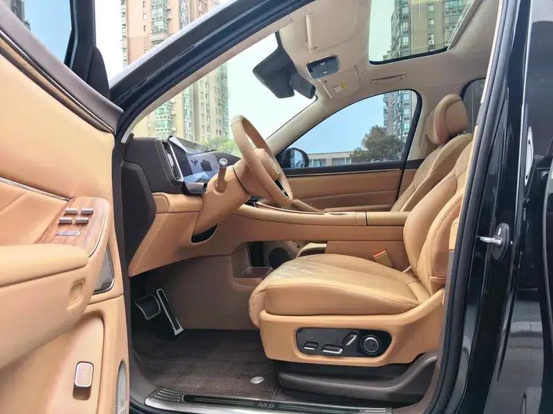 Wenjie M8 2025 Extended Range Max+ 5-Seat 4WD Version (192-line LiDAR) — миниатюра 15