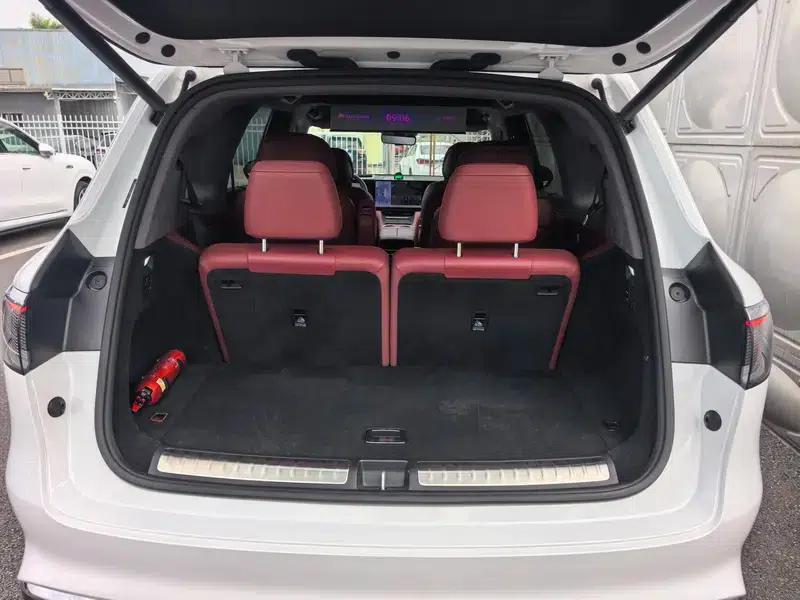 Wenjie M8 2025 Extended Range Ultra 6-Seat Version — миниатюра 10