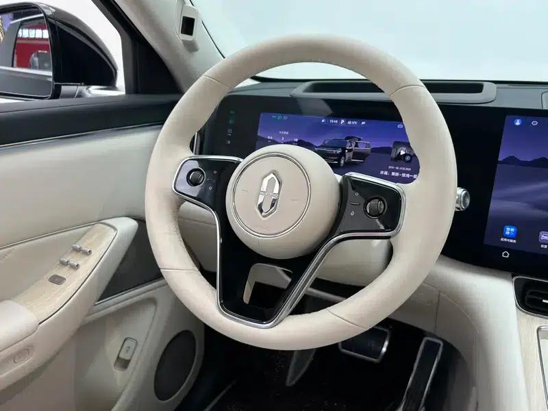 Wenjie M8 2025 Extended Range Max+ 6-Seat 4WD Version (192-line LiDAR) — миниатюра 17