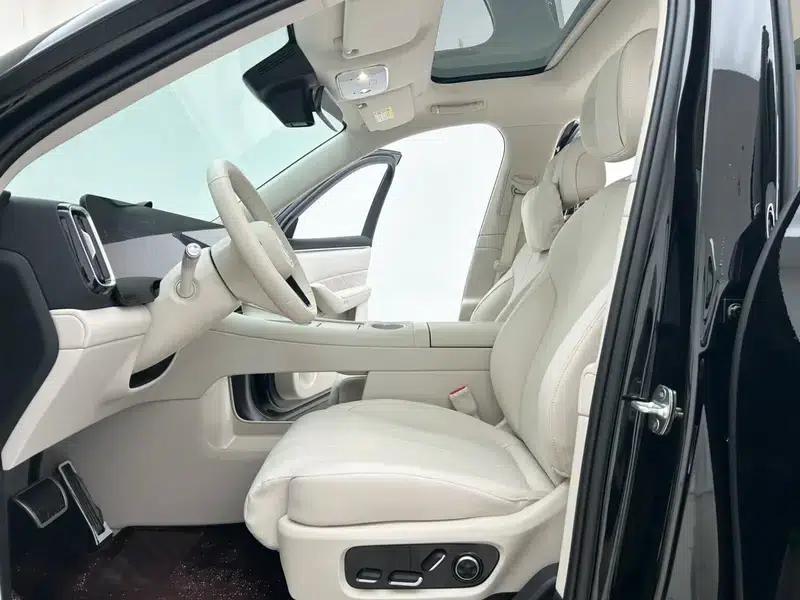 Wenjie M8 2025 Extended Range Max+ 6-Seat 4WD Version (192-line LiDAR) — миниатюра 18
