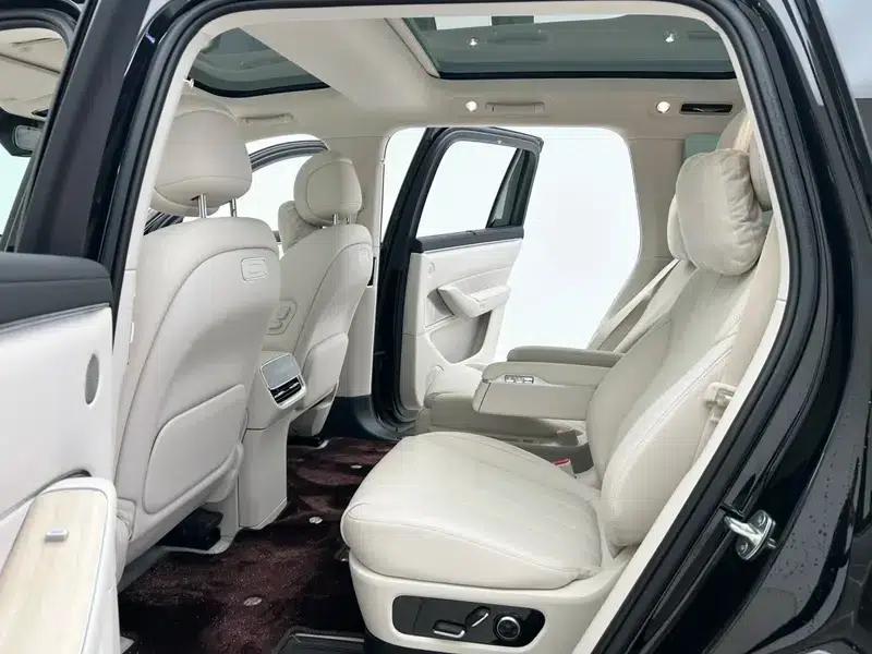 Wenjie M8 2025 Extended Range Max+ 6-Seat 4WD Version (192-line LiDAR) — миниатюра 19