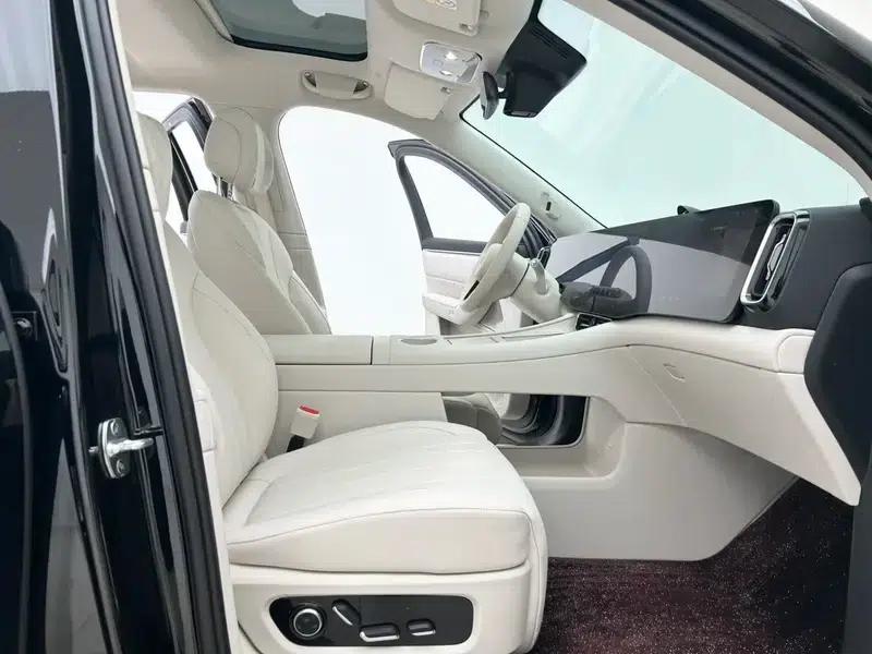 Wenjie M8 2025 Extended Range Max+ 6-Seat 4WD Version (192-line LiDAR) — миниатюра 8