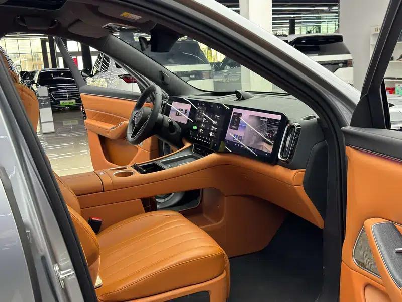 Wenjie M8 2025 Extended Range Ultra 5-Seat Version — миниатюра 19