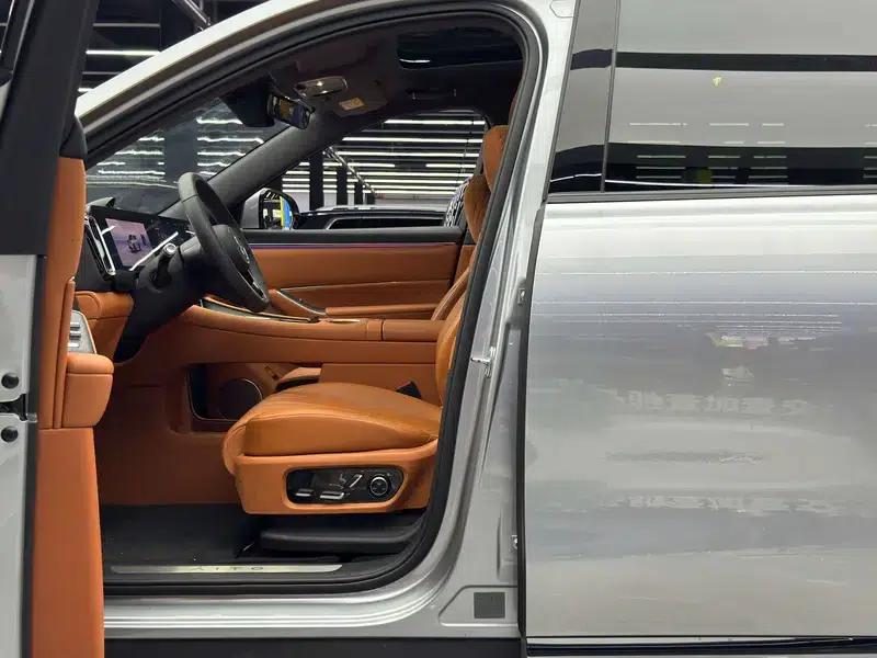 Wenjie M8 2025 Extended Range Ultra 5-Seat Version — миниатюра 20