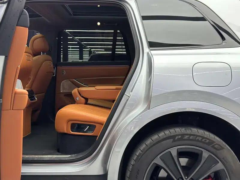 Wenjie M8 2025 Extended Range Ultra 5-Seat Version — миниатюра 21