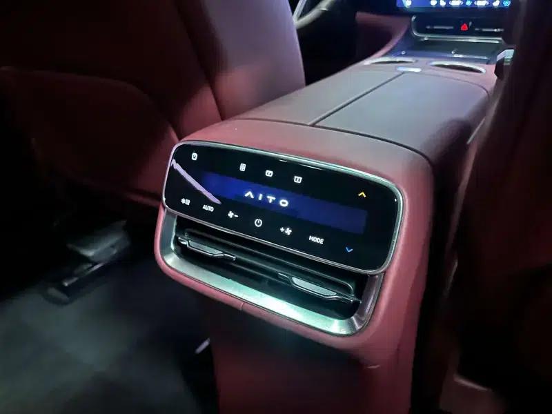 Wenjie M8 2025 Extended Range Ultra 5-Seat Version — миниатюра 11