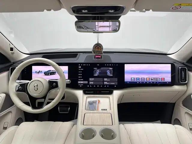 Wenjie M8 2025 Range Extended Max+ Six-Seat Version — миниатюра 14