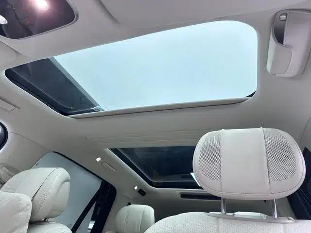 Wenjie M8 2025 Range Extended Max+ Six-Seat Version — миниатюра 19
