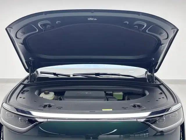 Wenjie M8 2025 Range Extended Max+ Six-Seat Version — миниатюра 10