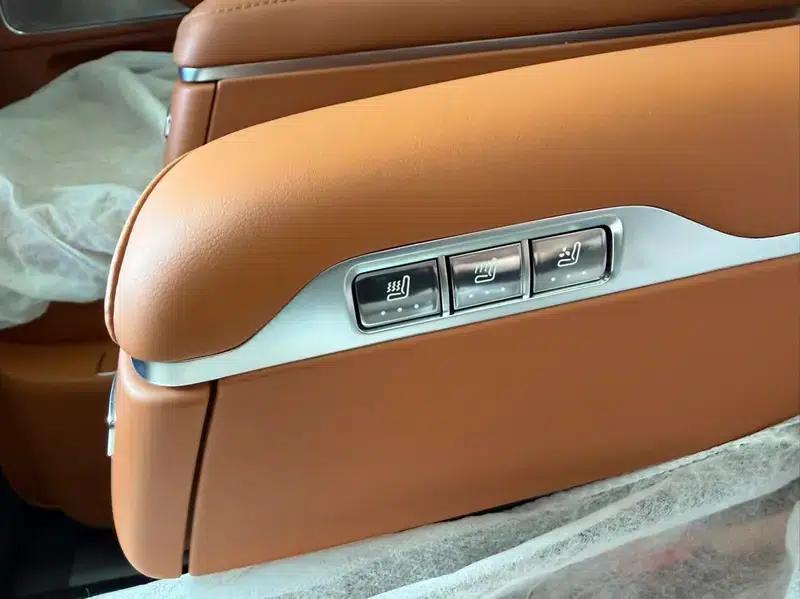 Wenjie M8 2025 Pure Electric Max+ Six-Seat Four-Wheel Drive Version — миниатюра 13