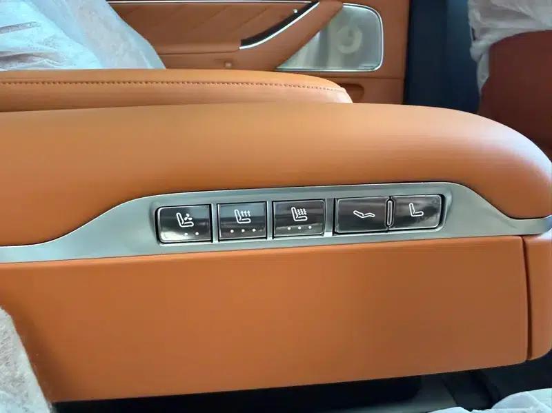 Wenjie M8 2025 Pure Electric Max+ Six-Seat Four-Wheel Drive Version — миниатюра 32