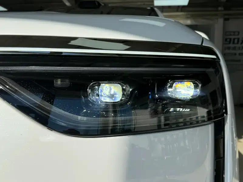 Wenjie M8 2025 Pure Electric Max+ Six-Seat Four-Wheel Drive Version — миниатюра 7