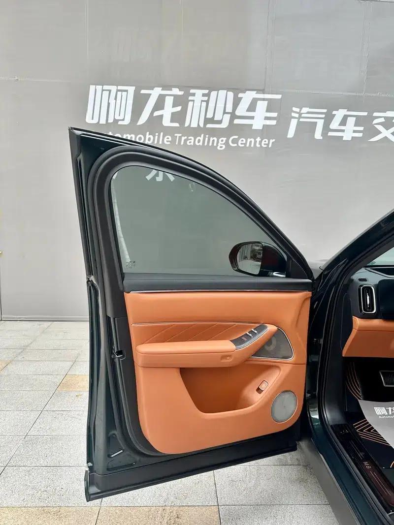 Wenjie M8 2025 Extended Range Max+ 5-Seat 4WD Version (192-line LiDAR) — миниатюра 14