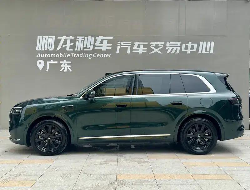 Wenjie M8 2025 Extended Range Max+ 5-Seat 4WD Version (192-line LiDAR) — миниатюра 3