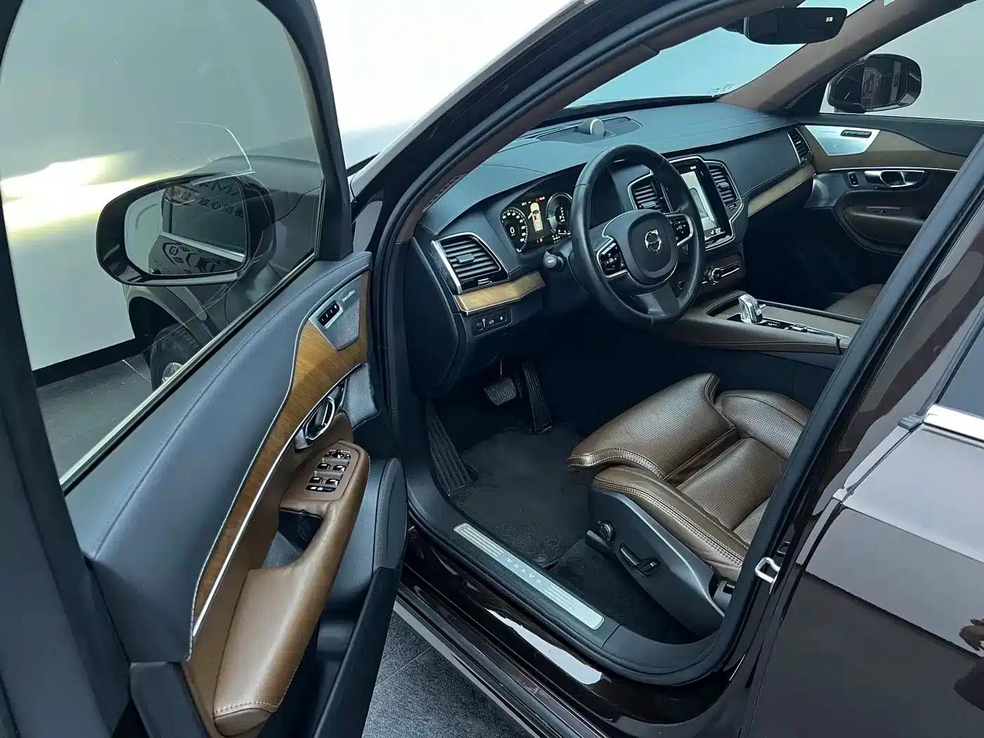 2018 Volvo XC90 Plug-in Hybrid E-Drive Hybrid T8 Inscription 7-Seater — миниатюра 4