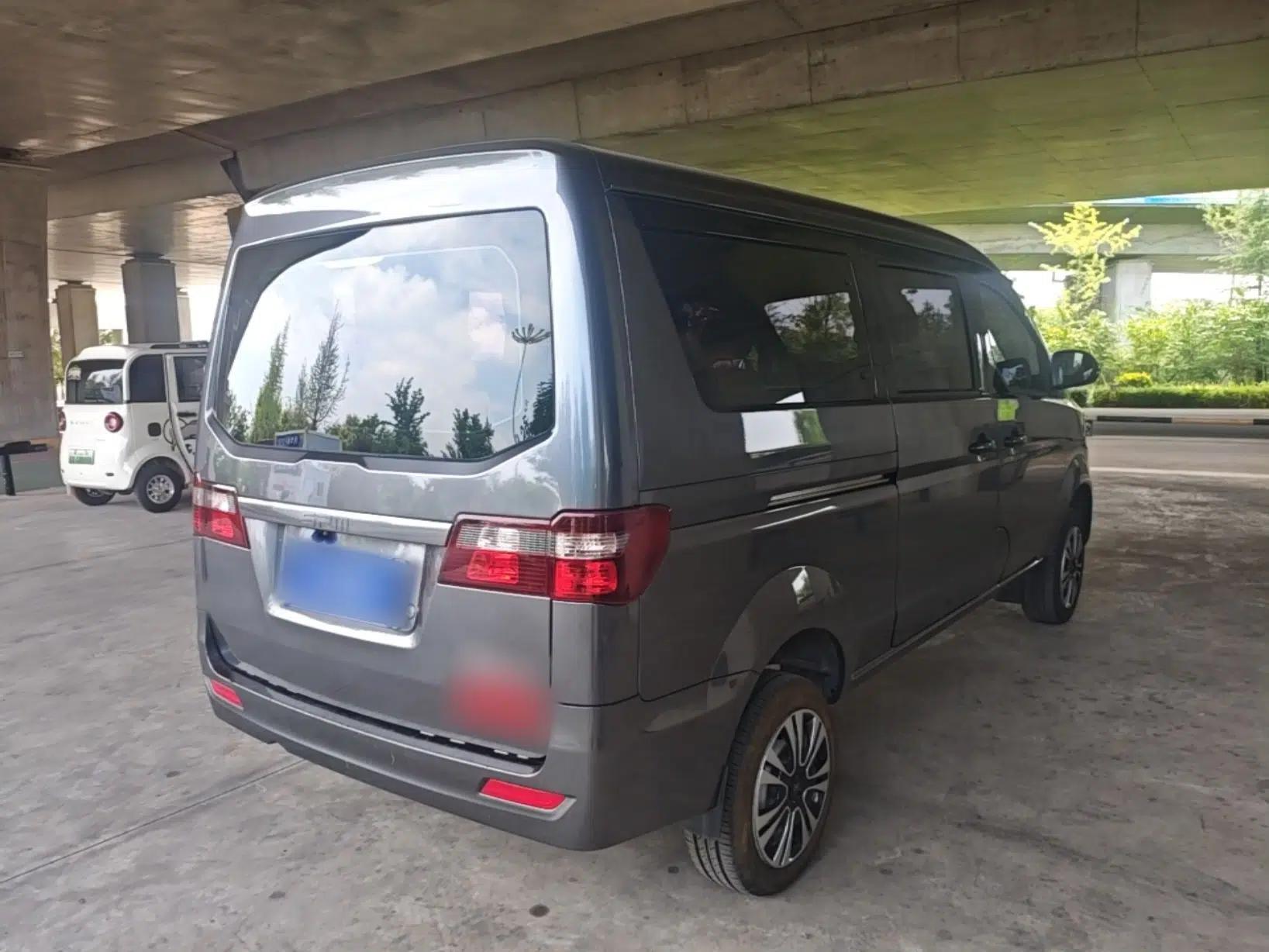 Jinbei Gold Hiace M Classic 2024 1.5L Engineering Lion Passenger Van 7 Seats — миниатюра 6