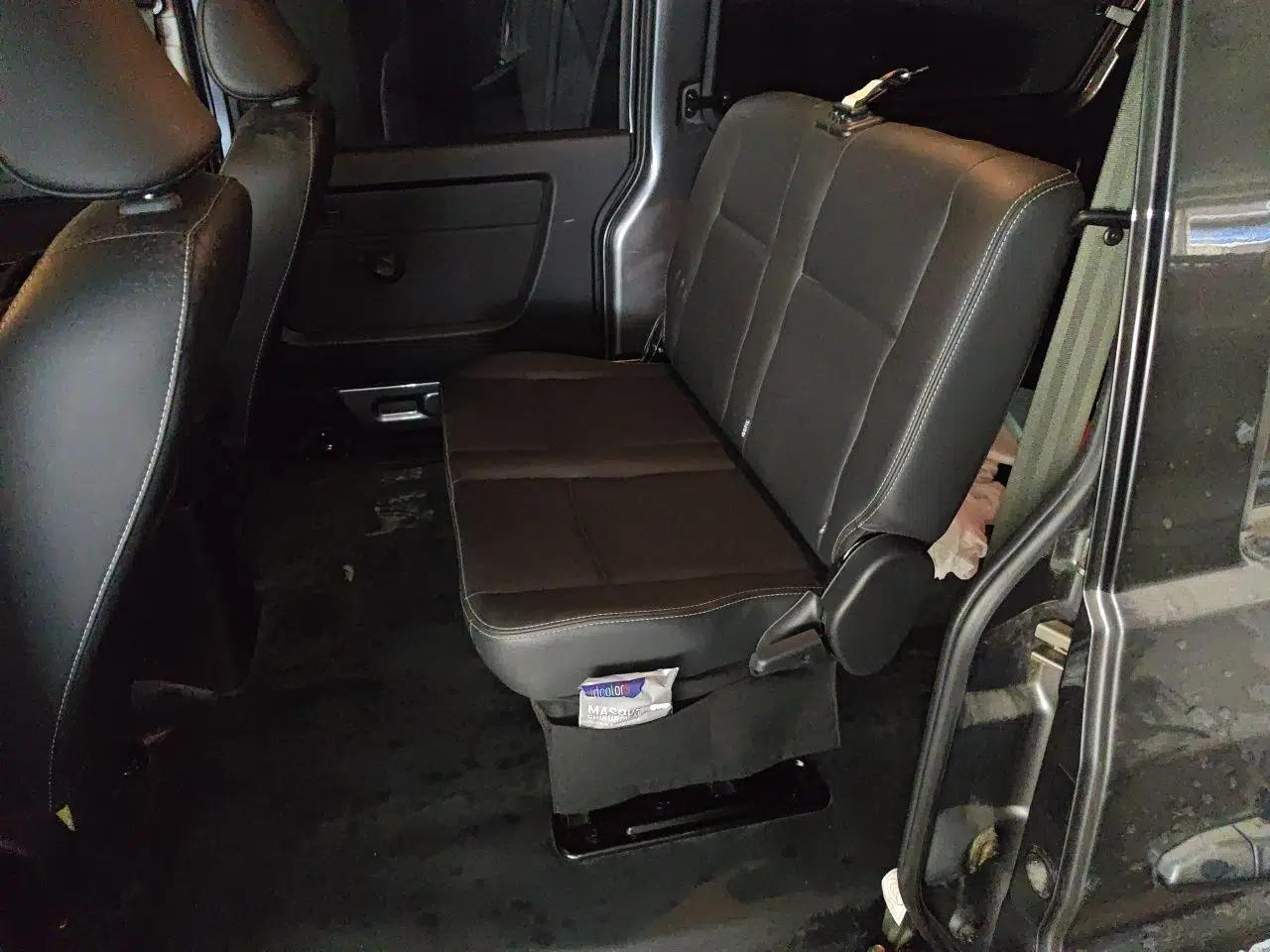 Jinbei Gold Hiace M Classic 2022 1.5L Travel Lion Passenger Van 6 Seats — миниатюра 17