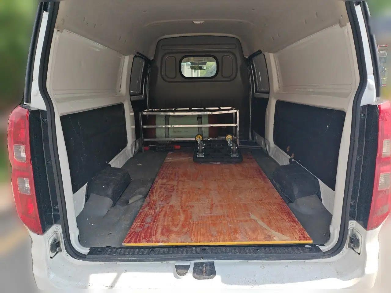 Jinbei Gold Hiace 2021 2.0L Box Van Engineering Lion 2 Seats — миниатюра 19