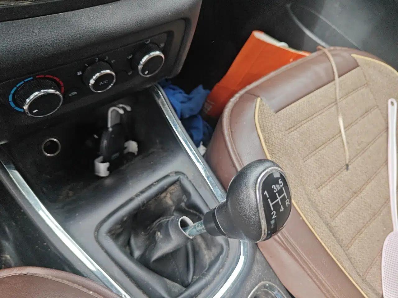 Jinbei Gold Hiace 2021 1.5L Passenger Van Travel Lion 6-Seater — миниатюра 11