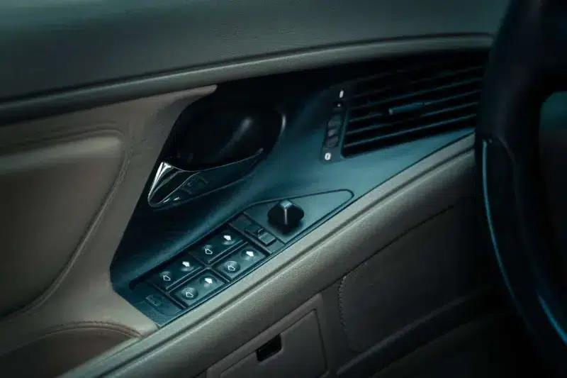 1996 BMW 8 Series 5.0L Automatic Rear-Wheel Drive 4-Seater (Parallel Import) — миниатюра 20