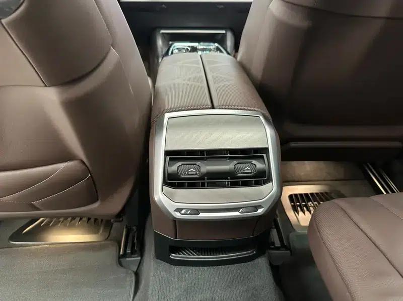 BMW i7 2023 xDrive60L Luxury Package — миниатюра 11