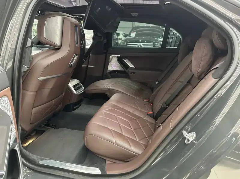 BMW i7 2023 xDrive60L Luxury Package — миниатюра 20