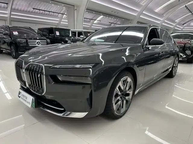 BMW i7 2023 xDrive60L Luxury Package